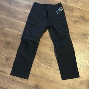 Size 34/32 Under Armour storm black water resistant cargo pants